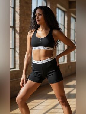 ALO YOGA Set Icon Ribbed Boyshort and Icon Ribbed Henley Bra in Black size small